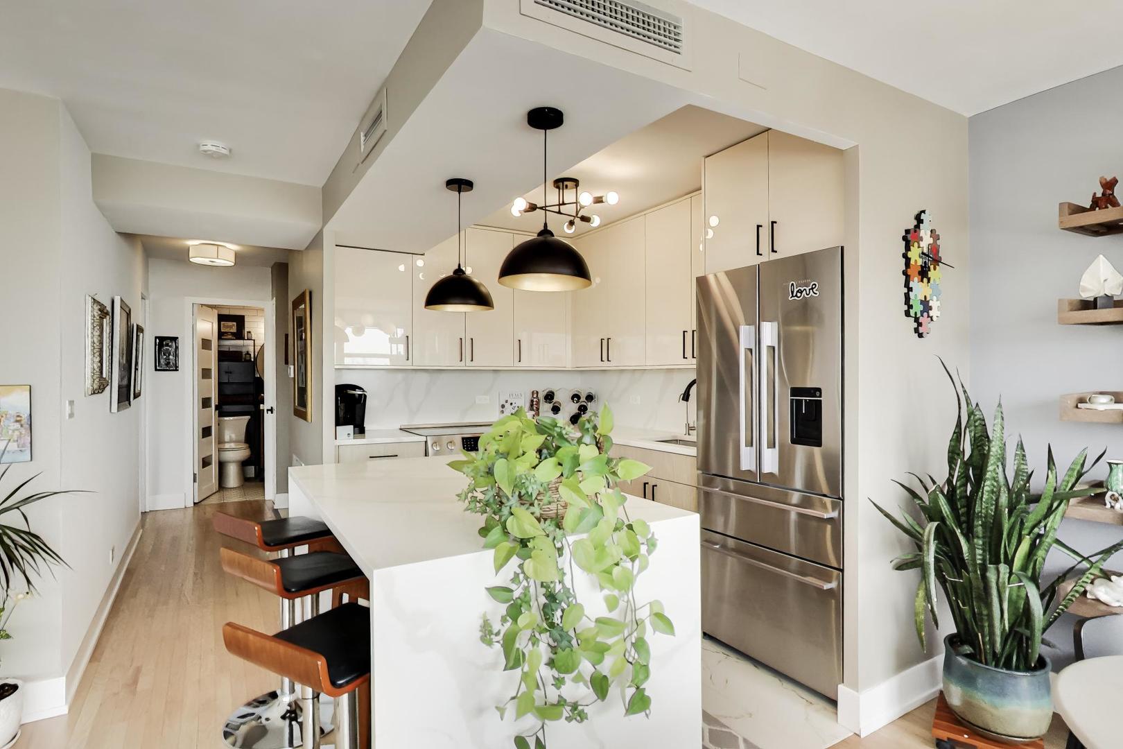 6301 North Sheridan Road, Unit 8V Chicago, IL 60660 - Photo 10 of 40