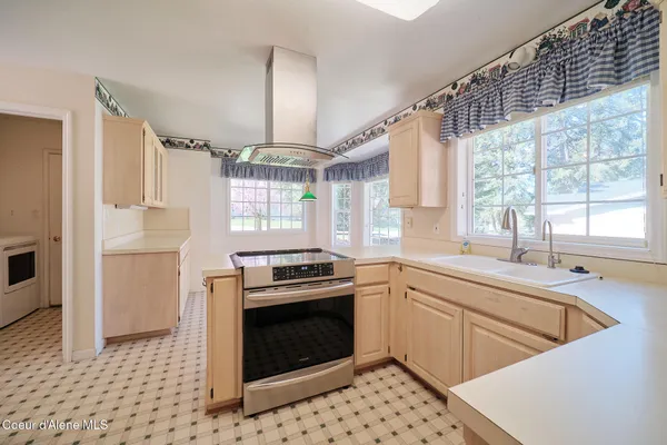 $750,000 | 2753 East Point Hayden Drive, Hayden, ID 83835