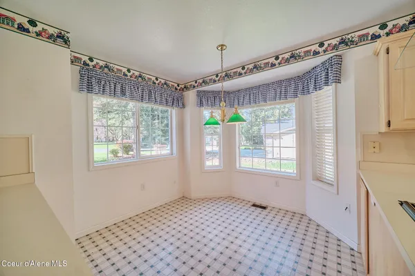 $750,000 | 2753 East Point Hayden Drive, Hayden, ID 83835