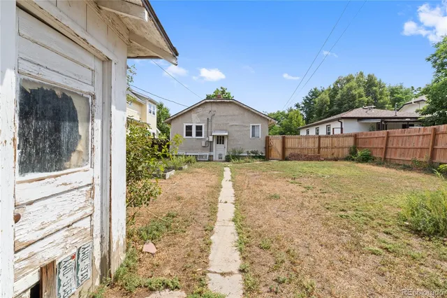 a house view with a outdoor space