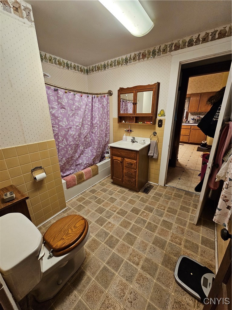 8543 Jericho Road Brutus, NY 13166 - Photo 21 of 39 1st floor full bathroom