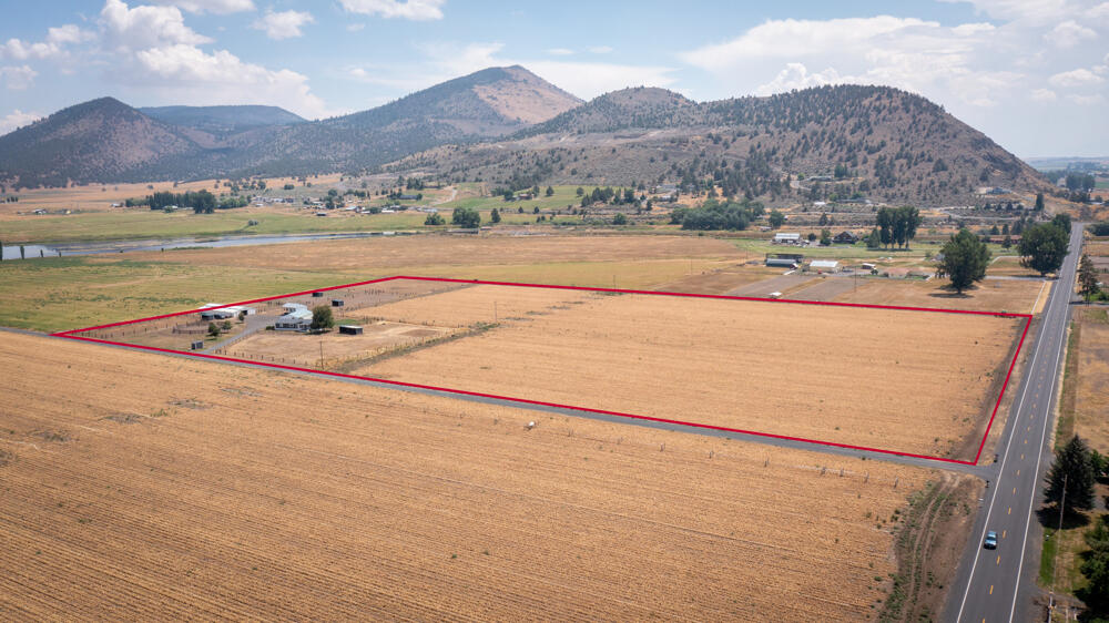 8757 Reeder Road Klamath Falls, OR 97603 - Photo 22 of 34 a view of an outdoor space and mountain view