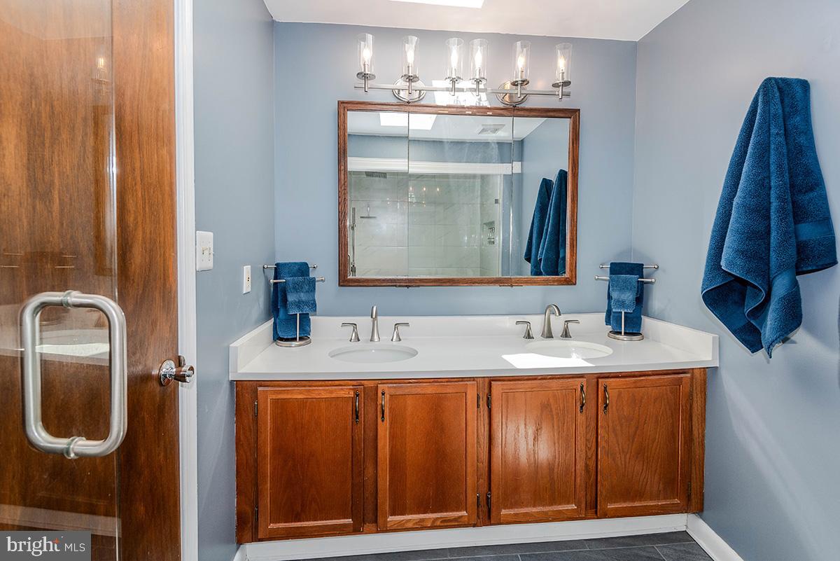 213 King James Road Upper Marlboro, MD 20774 - Photo 19 of 41 Your en suite full bath in the primary bedroom.
