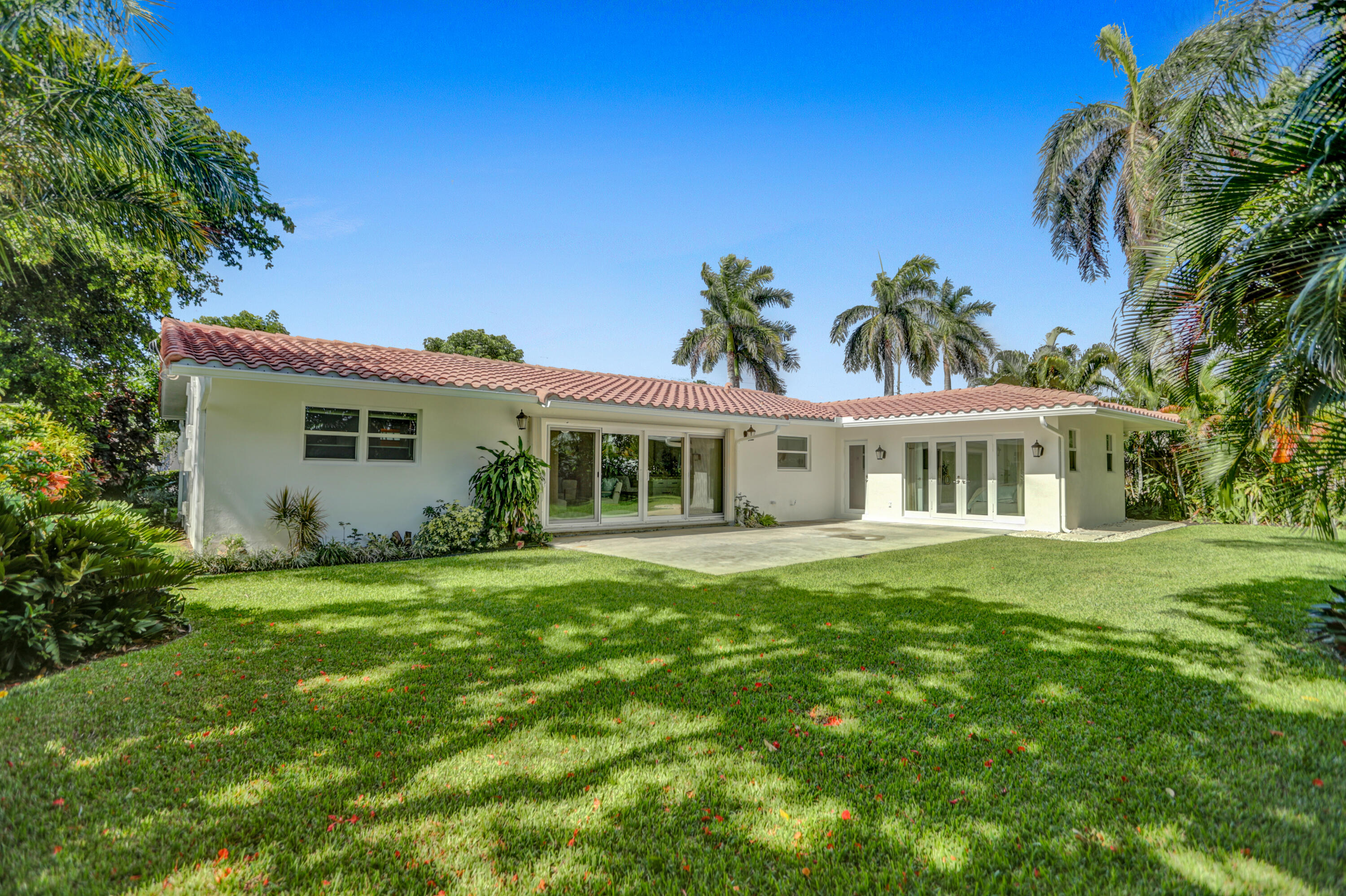 727 Berkley Street Boca Raton, FL 33487 - Photo 1 of 44 B27I8793
