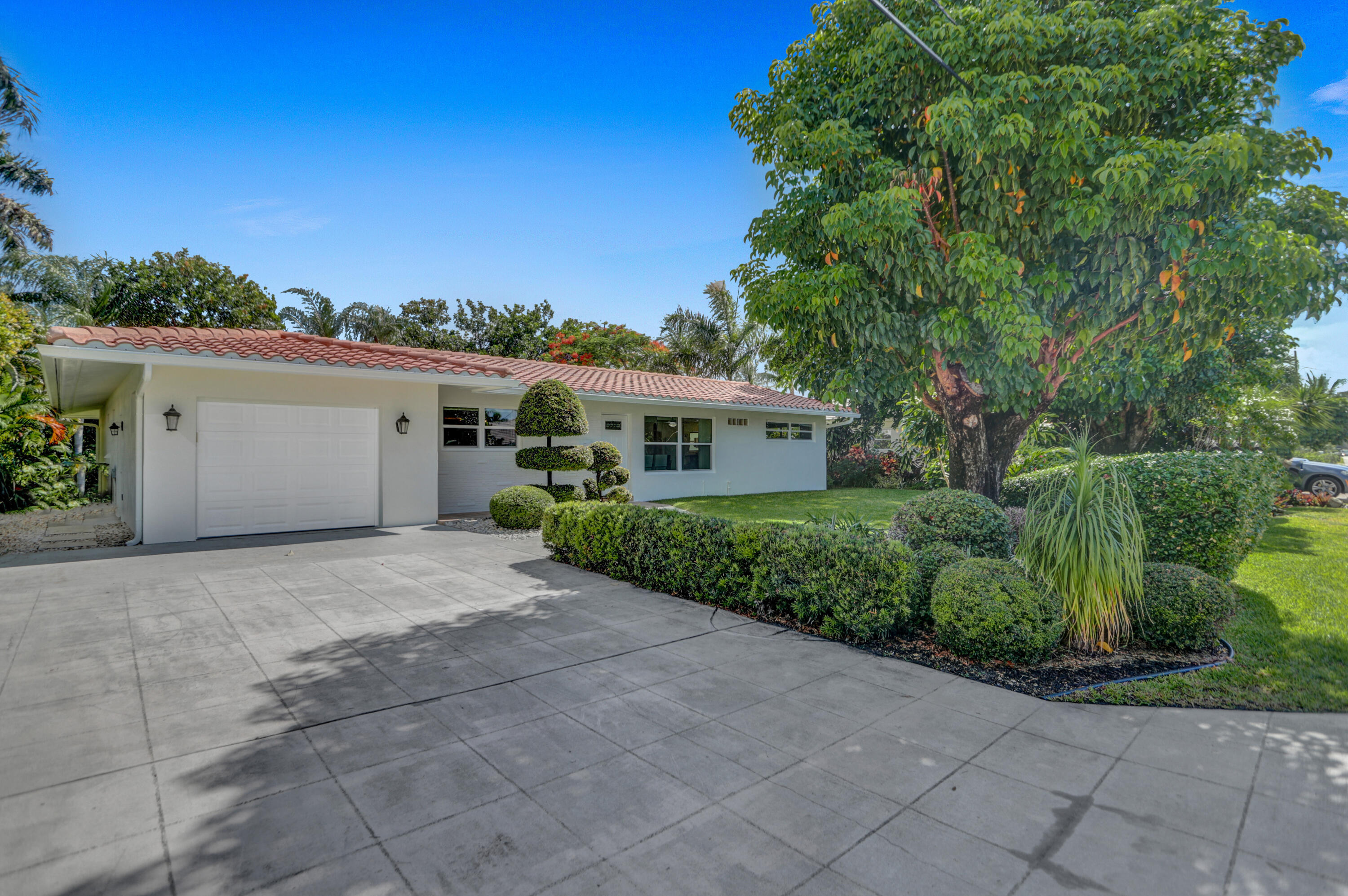 727 Berkley Street Boca Raton, FL 33487 - Photo 2 of 44 B27I8784