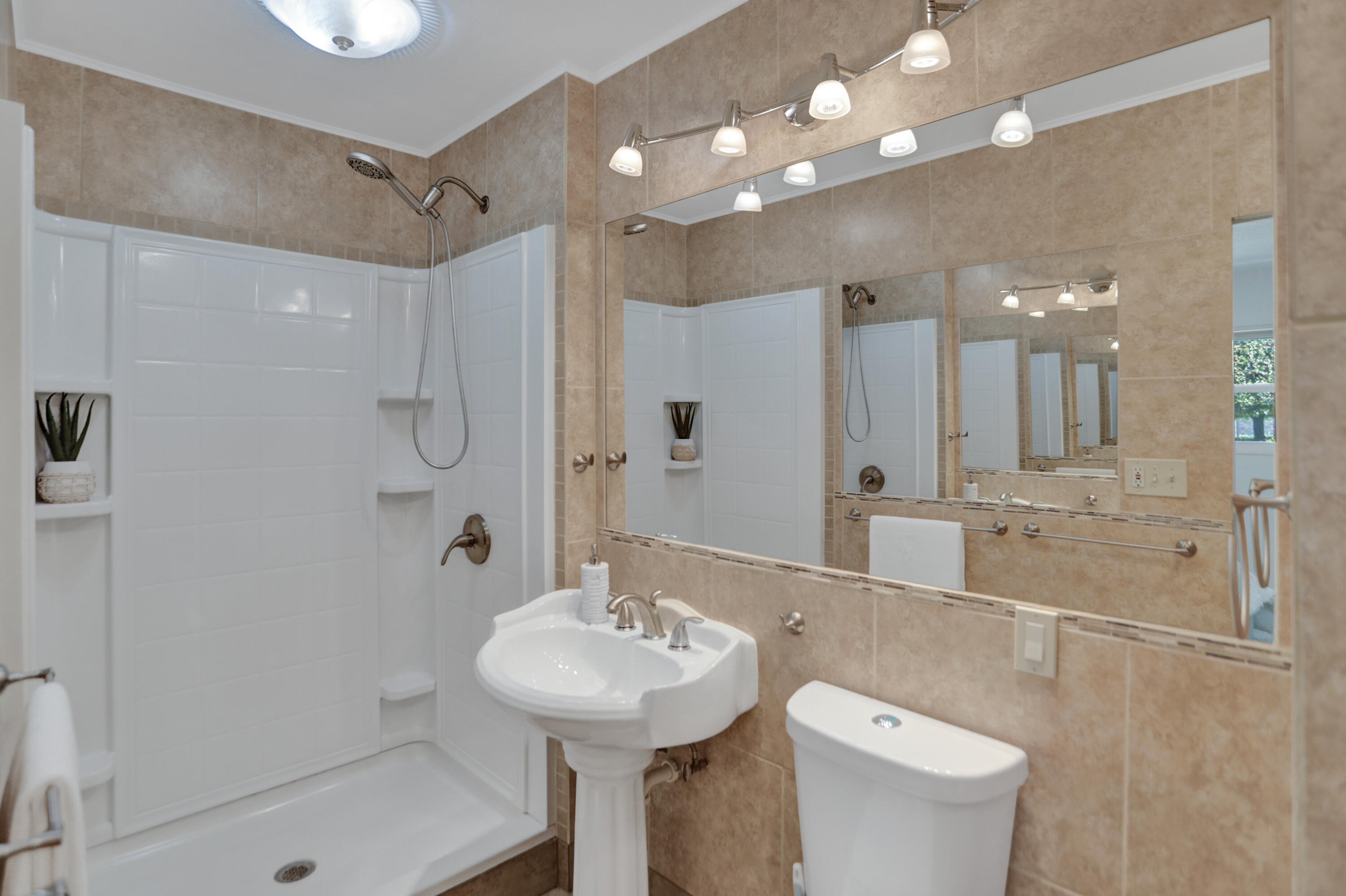 727 Berkley Street Boca Raton, FL 33487 - Photo 26 of 44 B27I8880