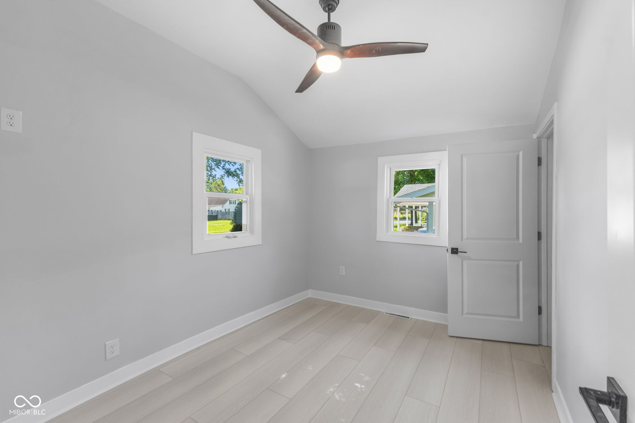 4986 Adkins Street Columbus, IN 47201 - Photo 10 of 25