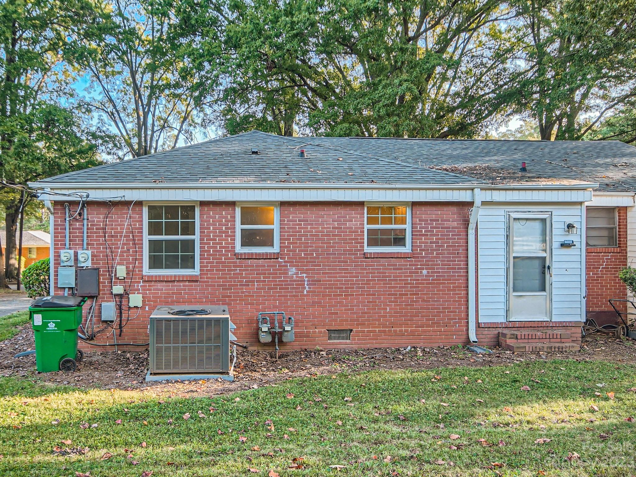 3219 Minnesota Road Charlotte, NC 28208 - Photo 11 of 11 a backyard of a house with seating space
