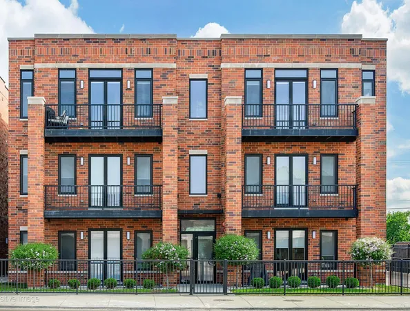$2,600 | 7353 West Grand Avenue, Unit 1E, Elmwood Park, IL 60707