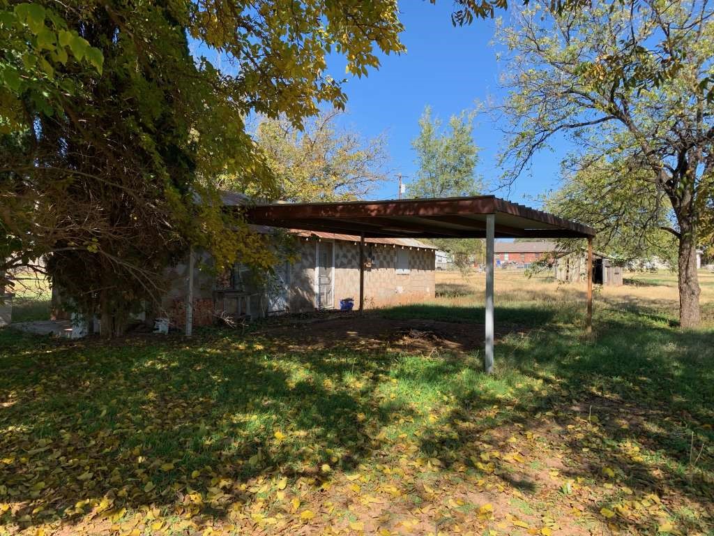 611 West Harris Street Spur, TX 79370 - Photo 3 of 4 a view of a backyard