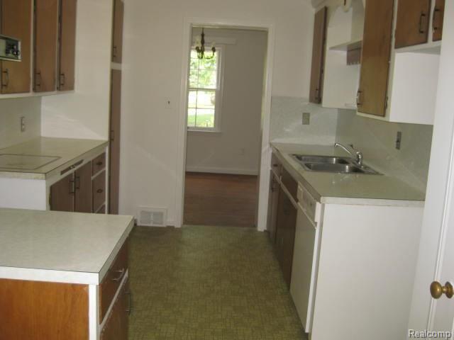 2215 Walnut Lake Road West Bloomfield, MI 48322 - Photo 10 of 20