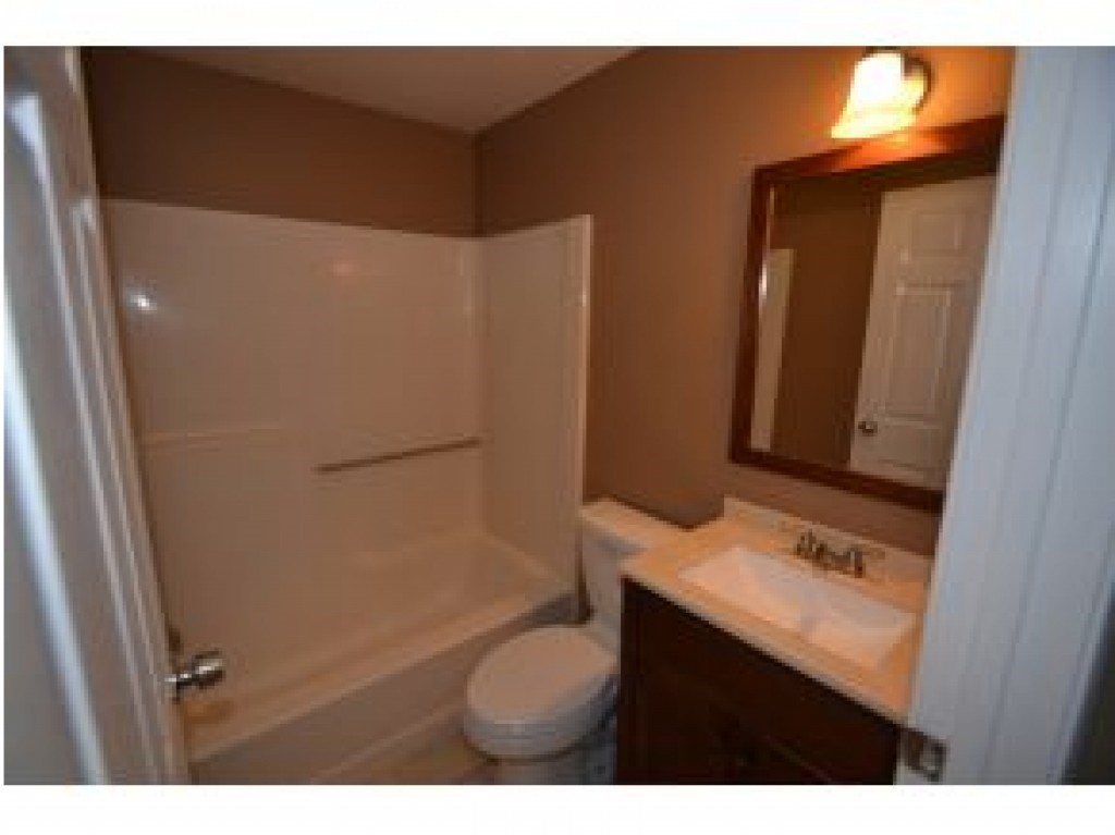 901 Mammoth Road, Unit 6 Manchester, NH 03104 - Photo 13 of 19