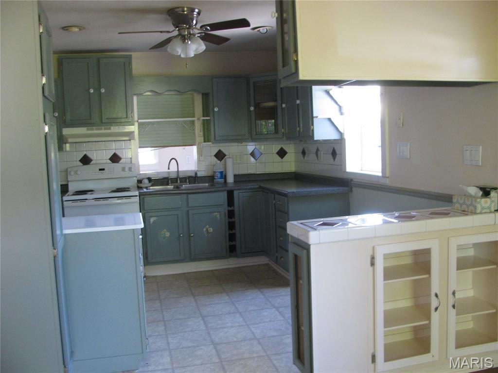 613 Leonard Street Alton, IL 62002 - Photo 6 of 10