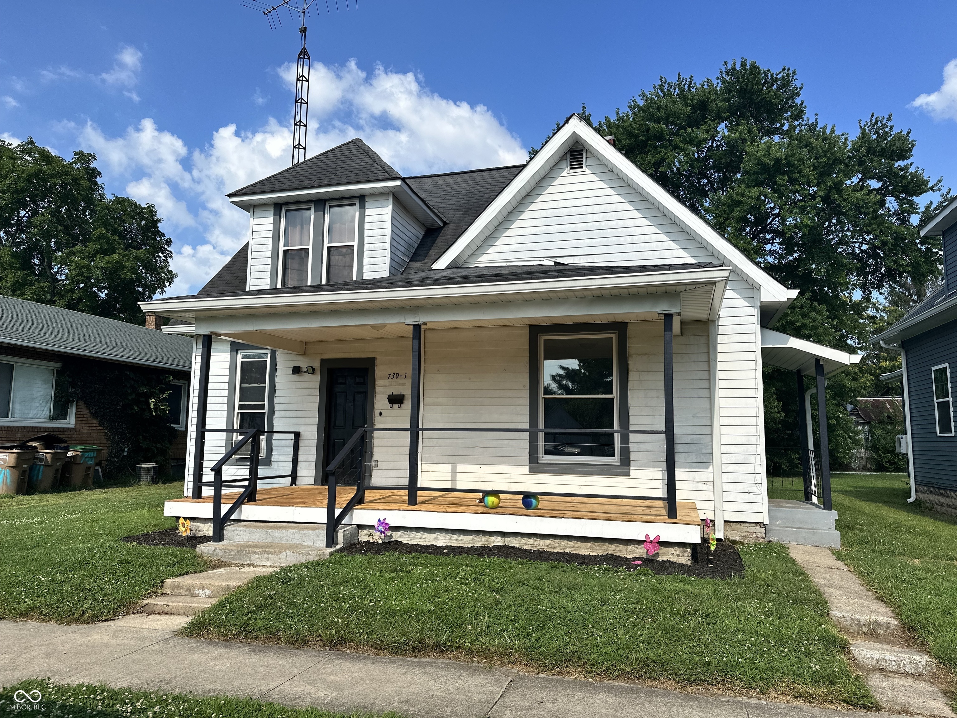 739 Maple Street Columbus, IN 47201 - Photo 1 of 24
