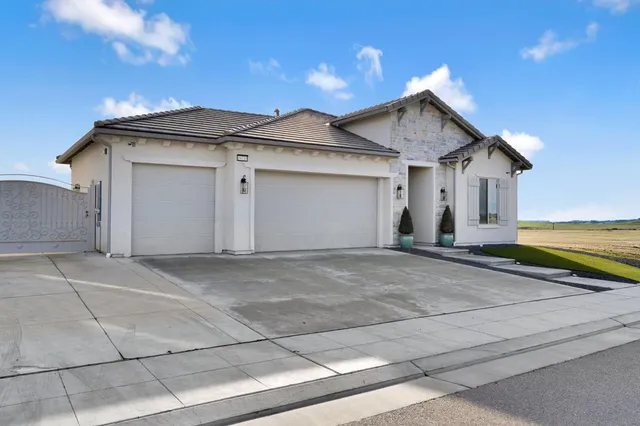 $617,000 | 19719 Desert Willow Lane, Friant, CA 93626