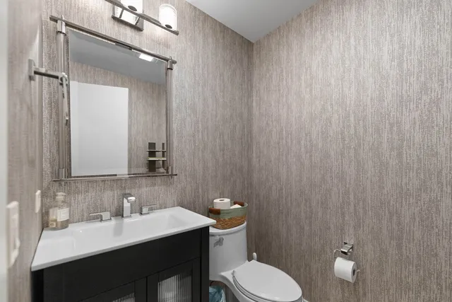 $785,000 | 500 West Superior Street, Unit 1508, Chicago, IL 60654