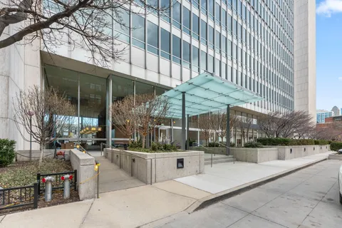 $785,000 | 500 West Superior Street, Unit 1508, Chicago, IL 60654