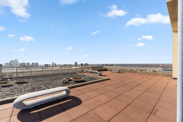 $785,000 | 500 West Superior Street, Unit 1508, Chicago, IL 60654