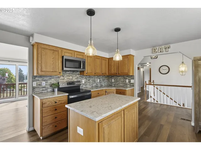 $950,000 | 17810 Northeast 47th Avenue, Vancouver, WA 98686