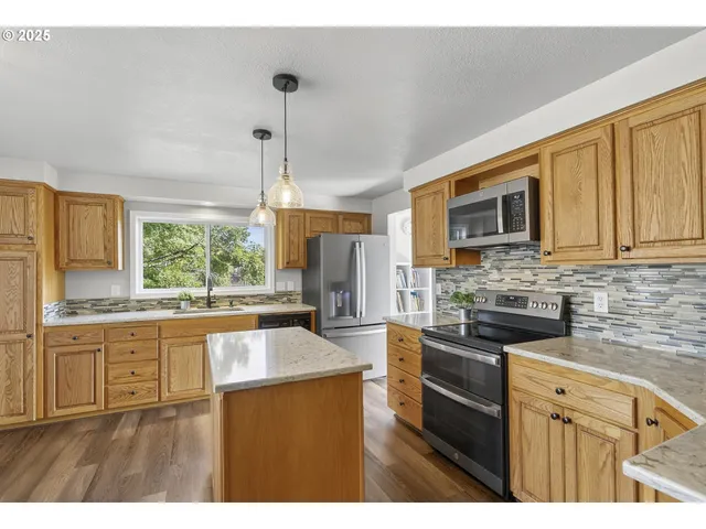 $950,000 | 17810 Northeast 47th Avenue, Vancouver, WA 98686