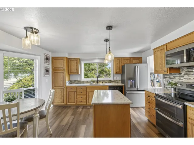 $950,000 | 17810 Northeast 47th Avenue, Vancouver, WA 98686