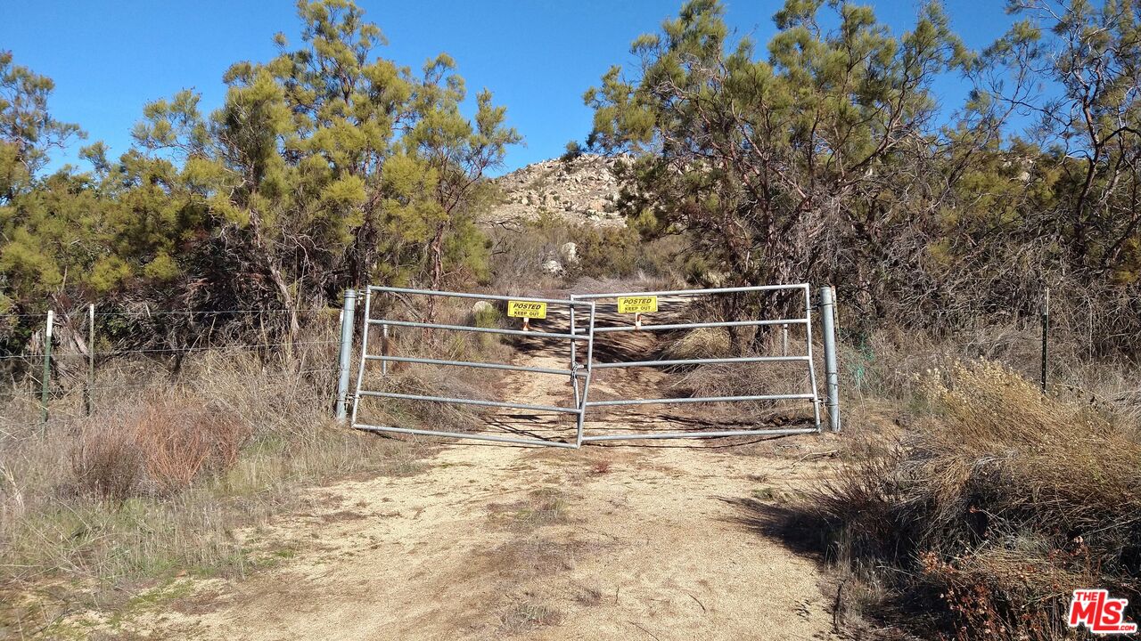 4 Sycamore Falls Road Aguanga, CA 92536 - Photo 34 of 67 a view of backyard with wooden fence