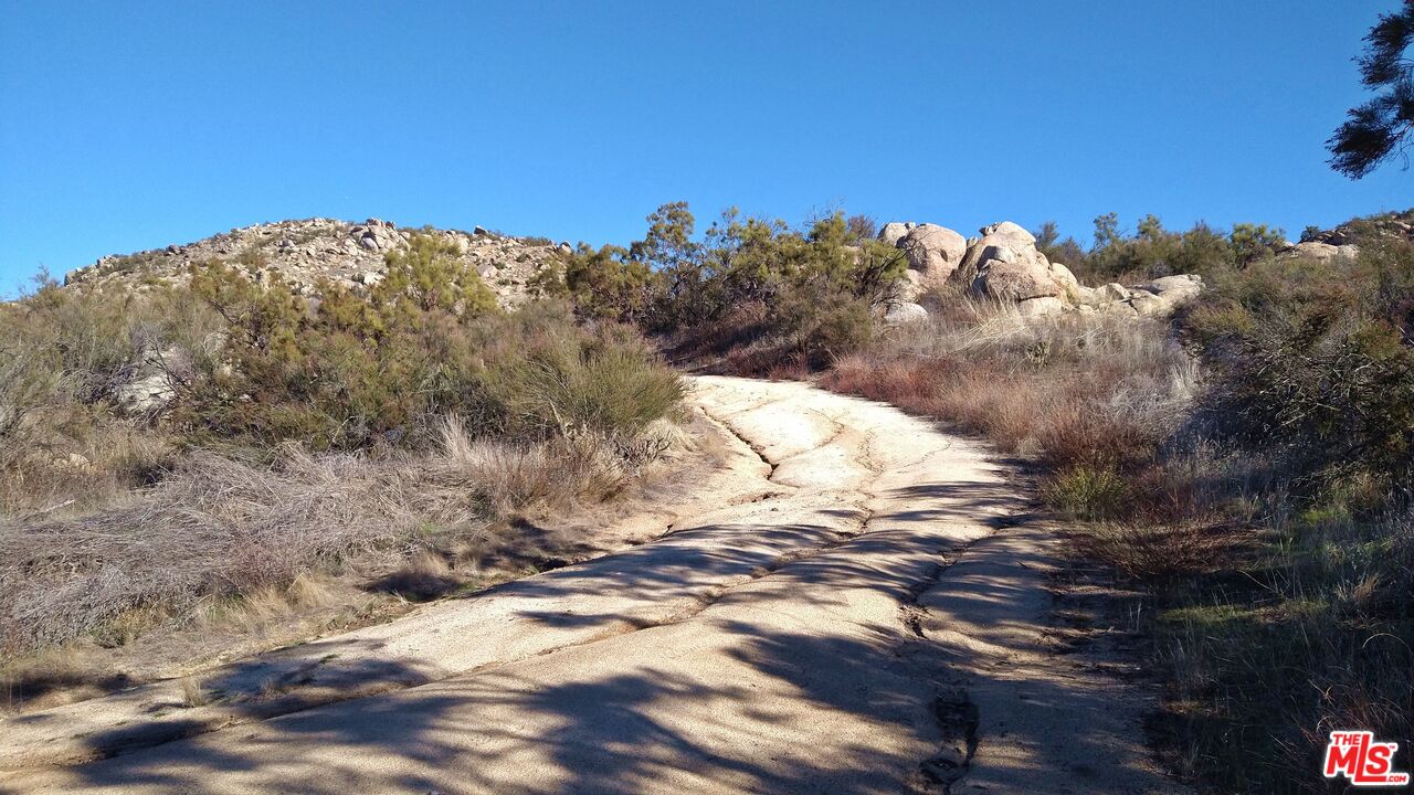 4 Sycamore Falls Road Aguanga, CA 92536 - Photo 35 of 67 a view of a dry yard