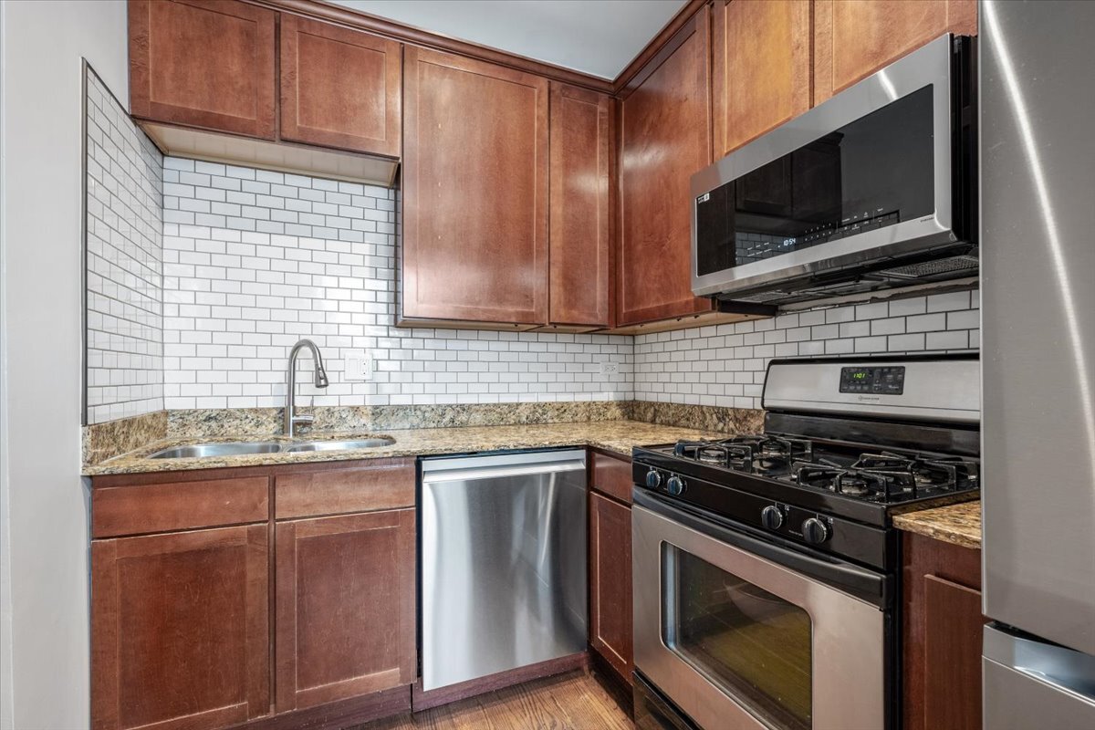 5741 North Ridge Avenue, Unit 1 Chicago, IL 60660 - Photo 12 of 16 Gallery Image 12