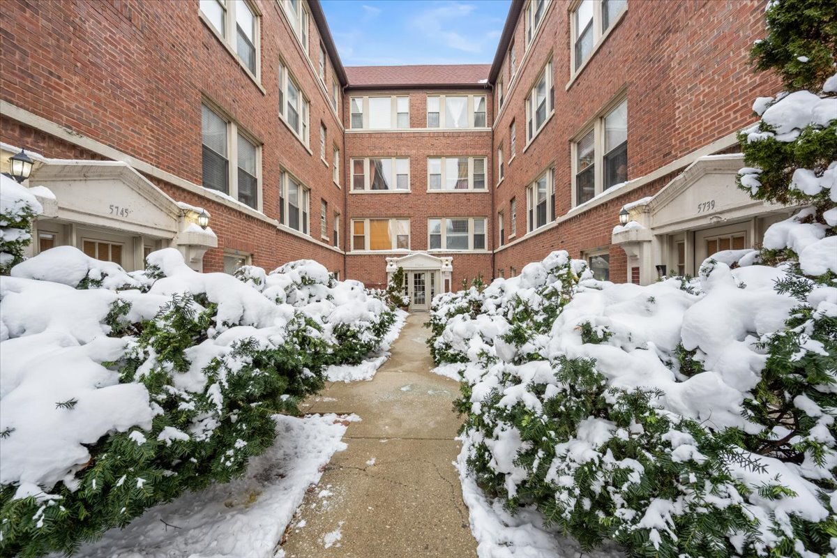 5741 North Ridge Avenue, Unit 1 Chicago, IL 60660 - Photo 2 of 16 Gallery Image 2
