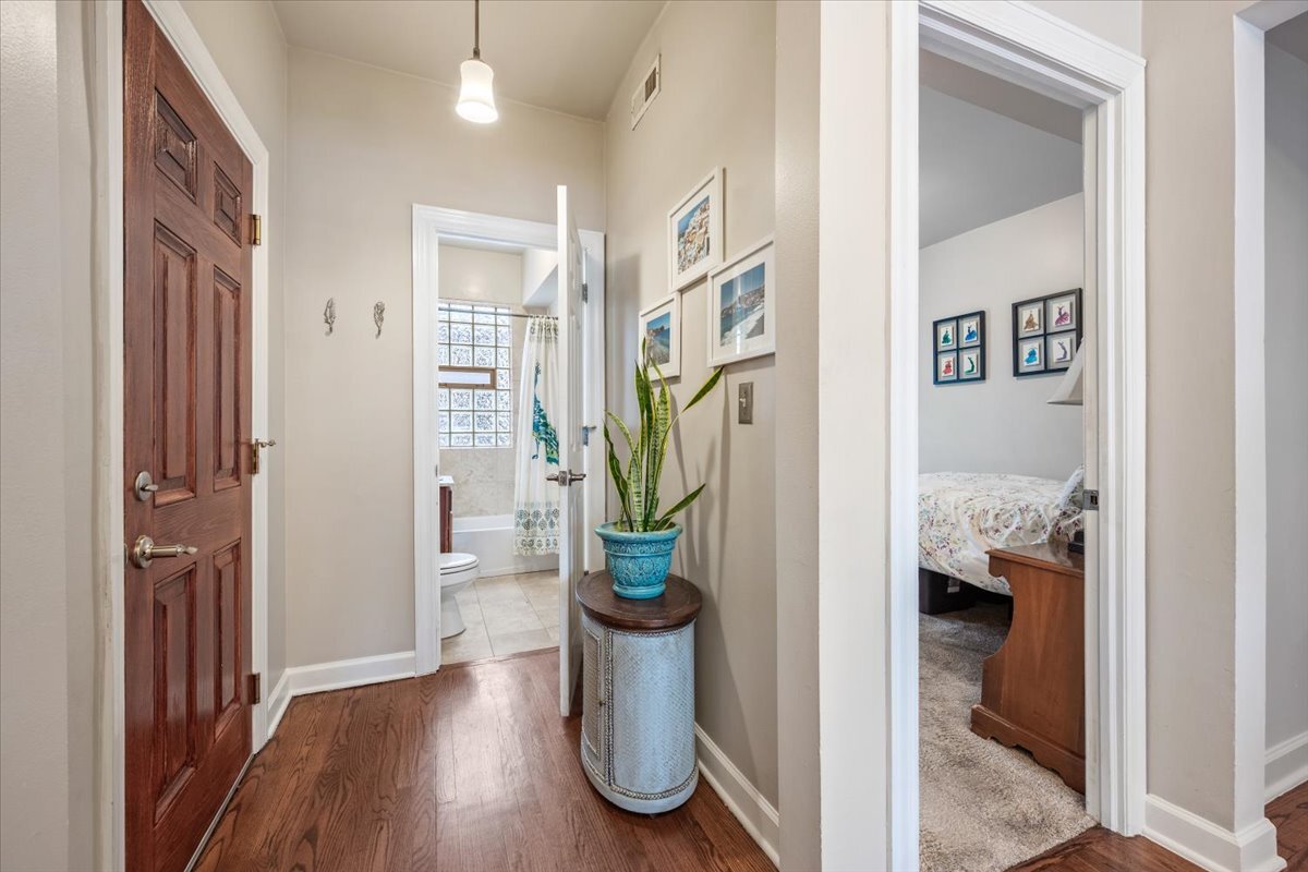 5741 North Ridge Avenue, Unit 1 Chicago, IL 60660 - Photo 3 of 16 Gallery Image 3