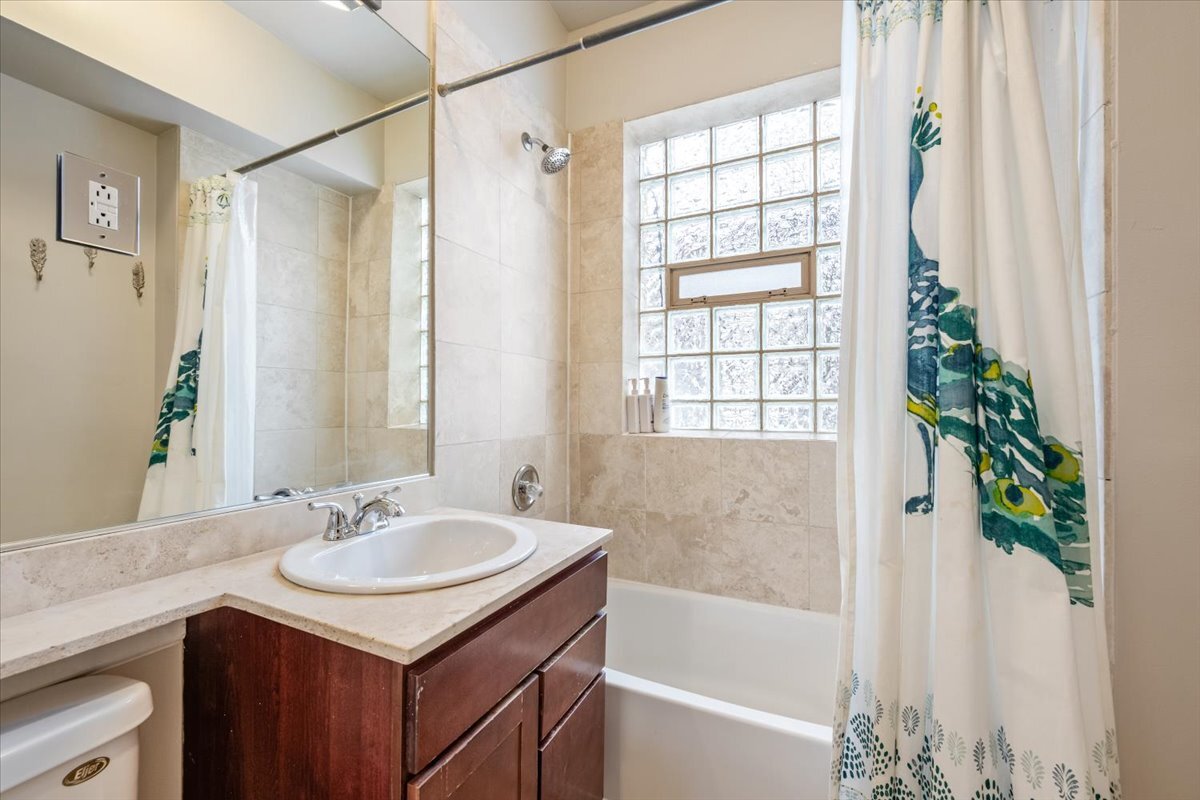 5741 North Ridge Avenue, Unit 1 Chicago, IL 60660 - Photo 7 of 16 Gallery Image 7