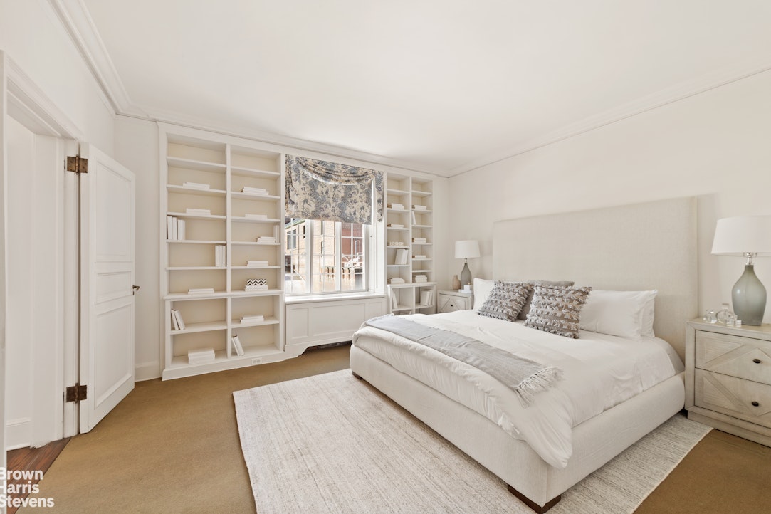 116 East 68th Street, Unit 8B Manhattan, NY 10065 - Photo 2 of 14