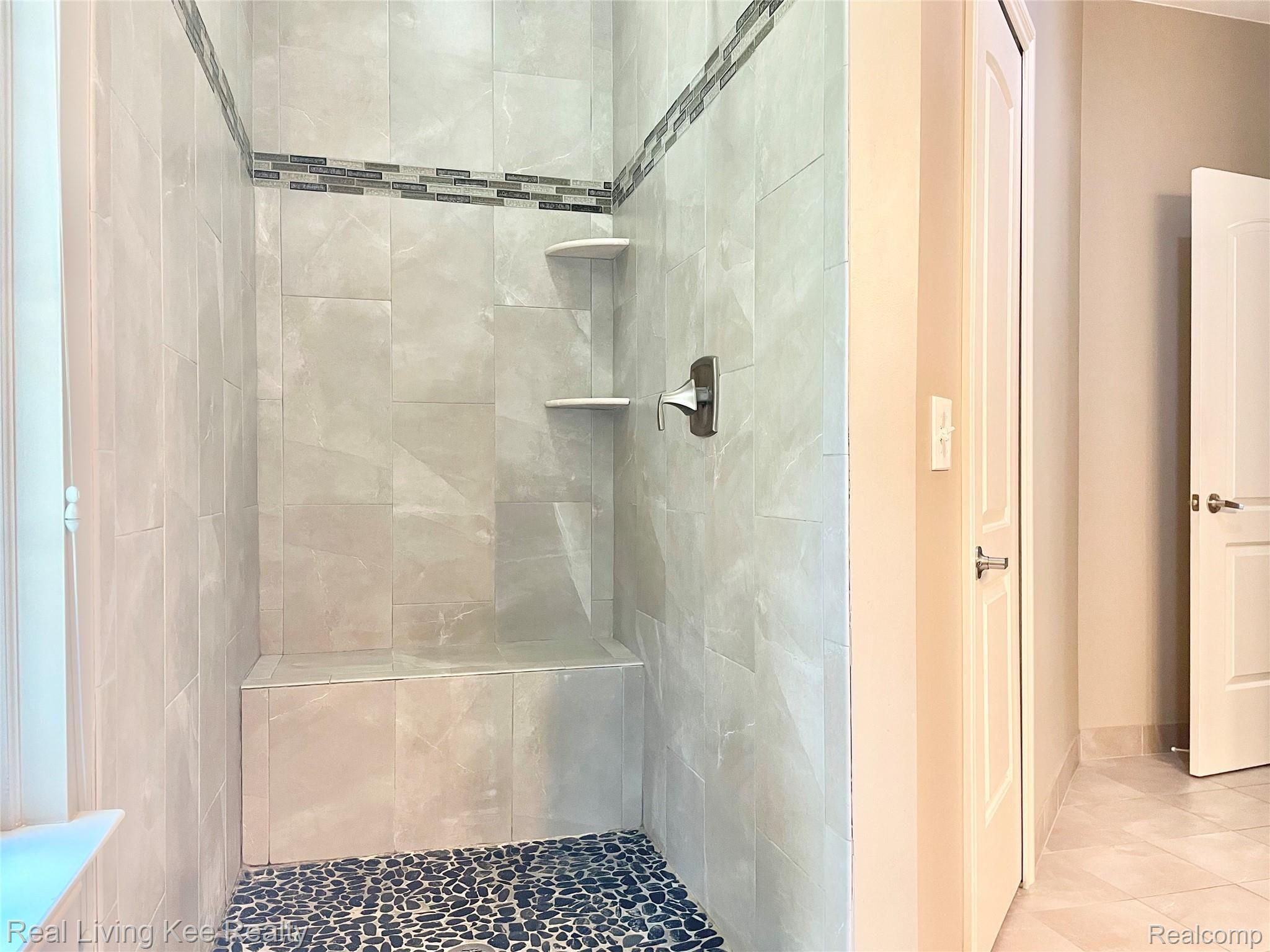 557 Curzon Road Rochester, MI 48307 - Photo 30 of 66 Huge walk-in shower in master bath