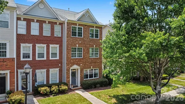$389,000 | 7051 Brighton Park Drive, Charlotte, NC 28227