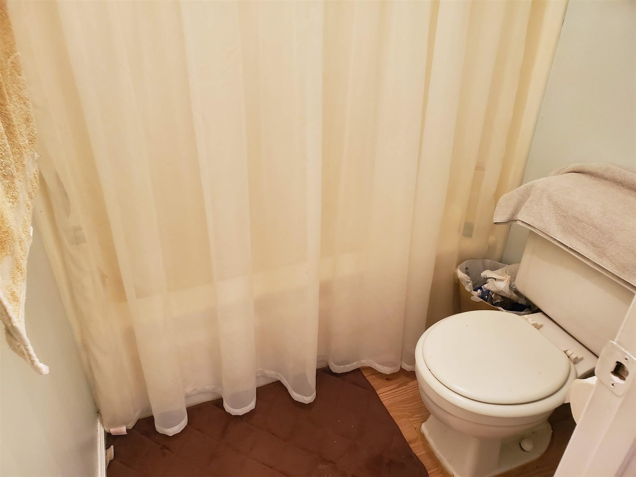 4001 Anderson Road, Unit H44 Nashville, TN 37217 - Photo 7 of 14 Master Bath