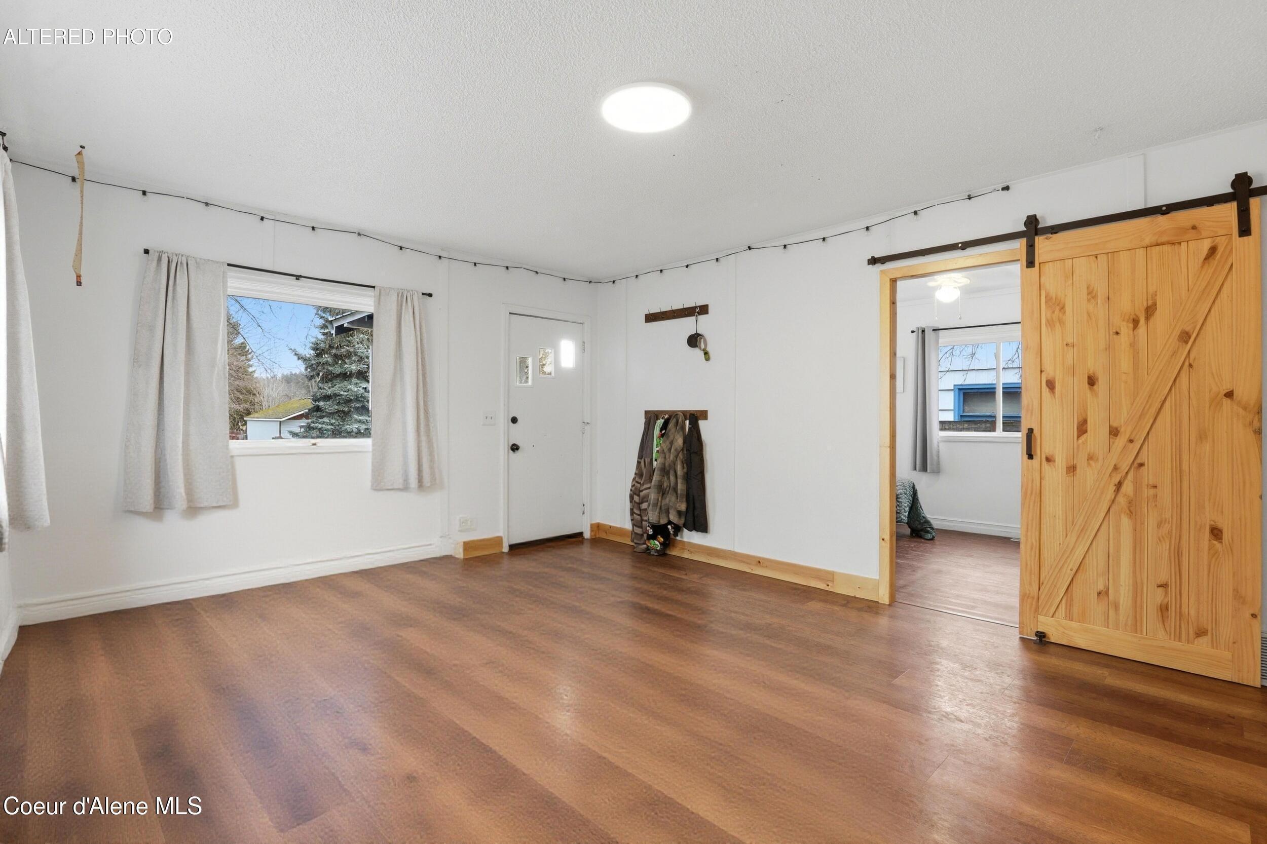 1709 North 7th Street Coeur D'Alene, ID 83814 - Photo 7 of 30 Living Room