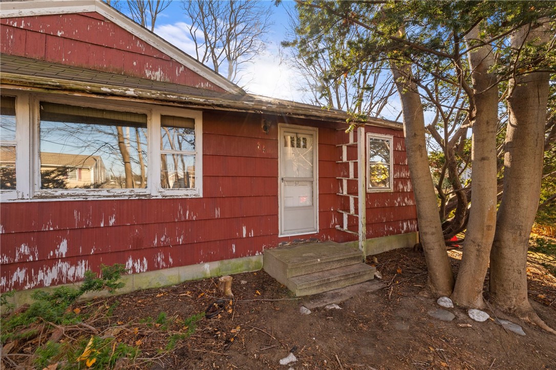 64 Martens Road Portsmouth, RI 02871 - Photo 3 of 23