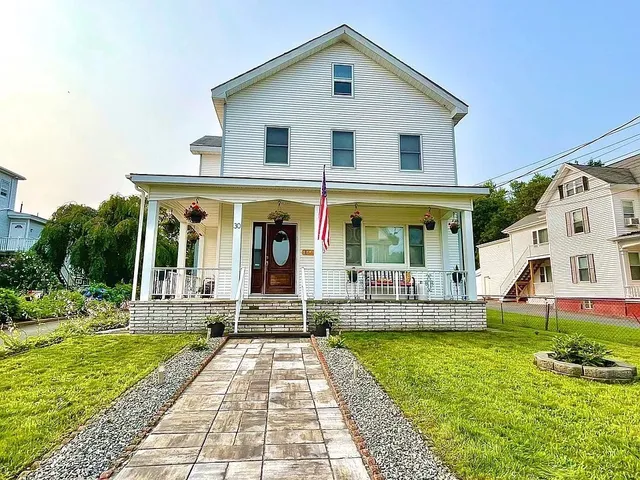 $1,850 | 30 White Street, Unit 1R, Taunton, MA 02780