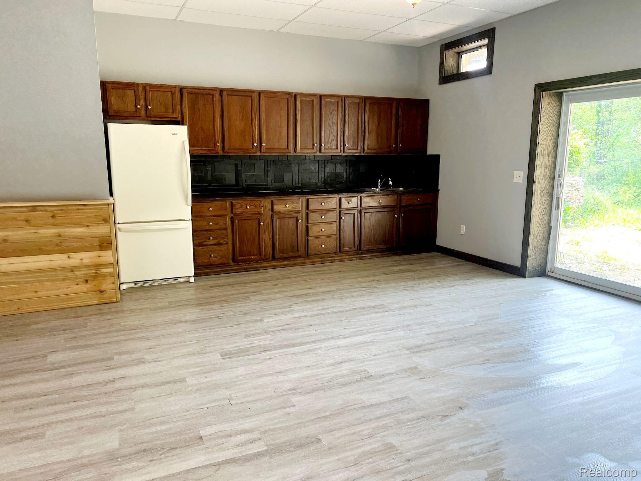 6562 Hawkins Road Jackson, MI 49201 - Photo 53 of 58 Basement kitchen