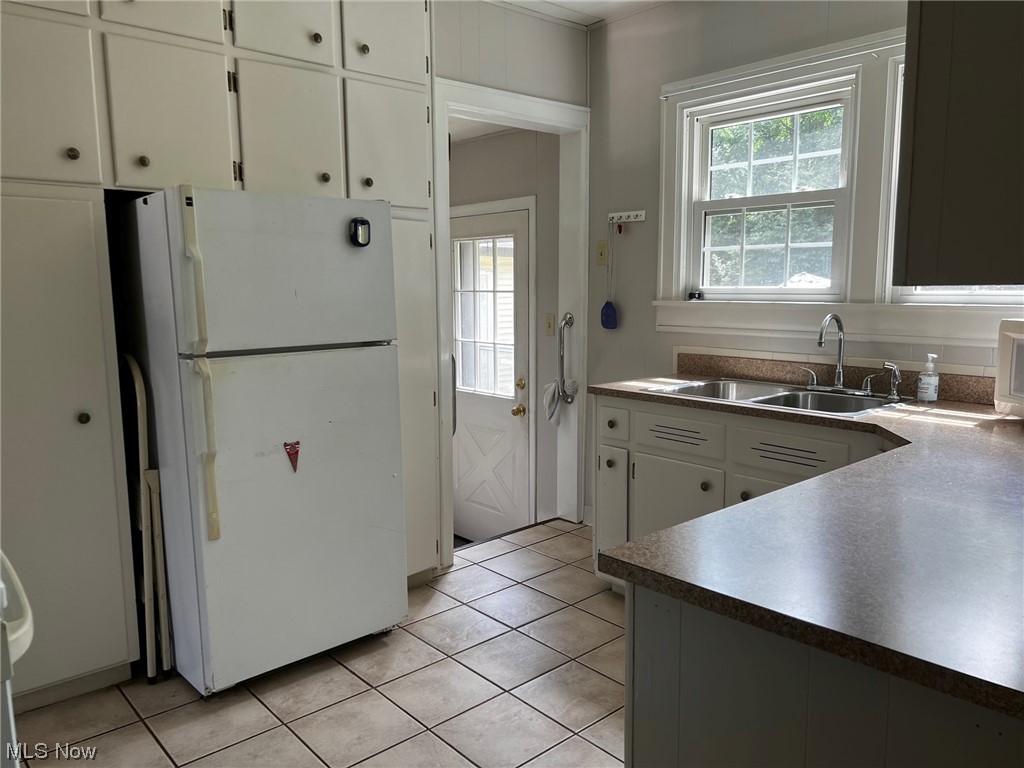 2428 Reeves Road Northeast Warren, OH 44483 - Photo 4 of 23 Kitchen