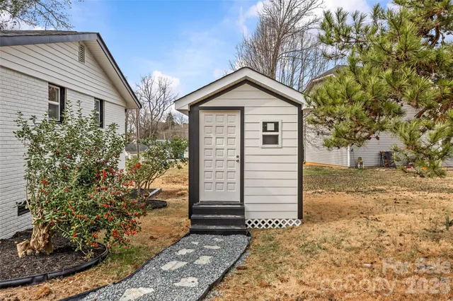 $364,000 | 820 Dale Avenue, Charlotte, NC 28216