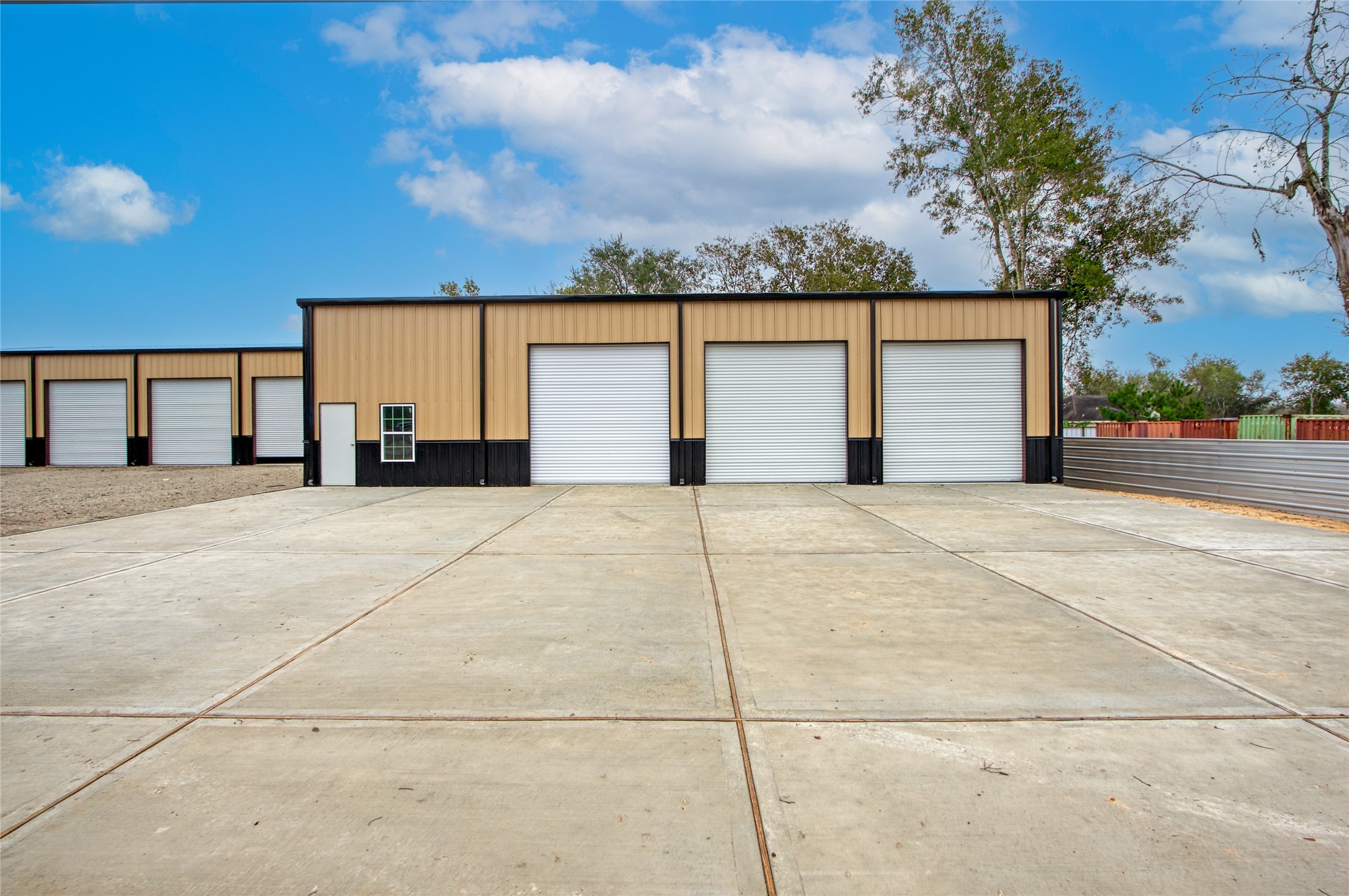 13051 Pleasant Valley Drive Rosharon, TX 77583 - Photo 15 of 20 a view of swimming pool with an outdoor space and seating area