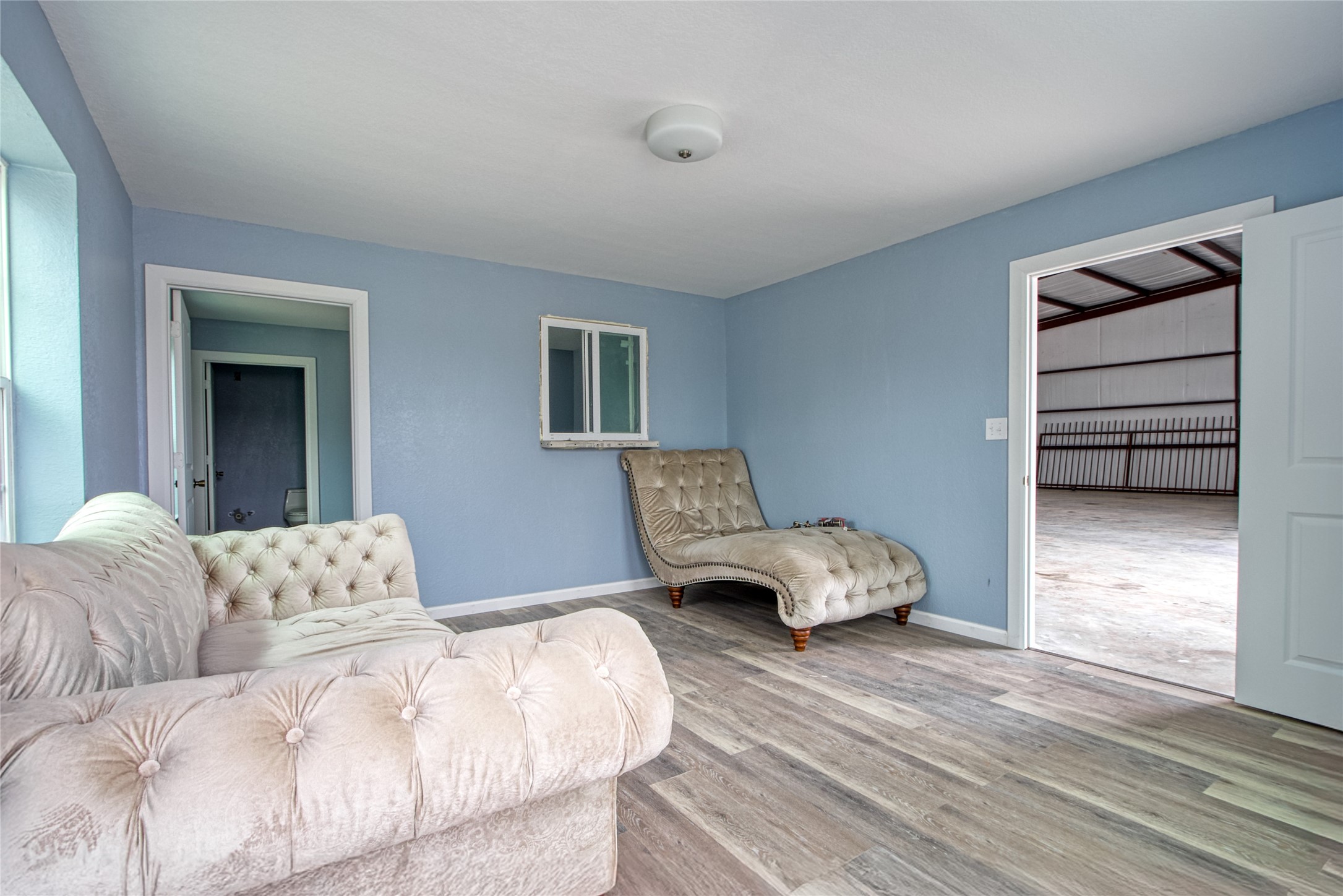 13051 Pleasant Valley Drive Rosharon, TX 77583 - Photo 8 of 20 a living room with furniture and a window