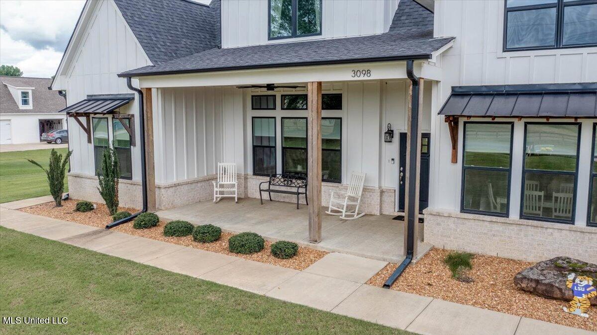 3098 South Fogg Road Hernando, MS 38632 - Photo 3 of 51 10-Front Porch