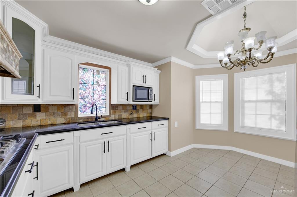 6504 Justin Street Mission, TX 78574 - Photo 6 of 22