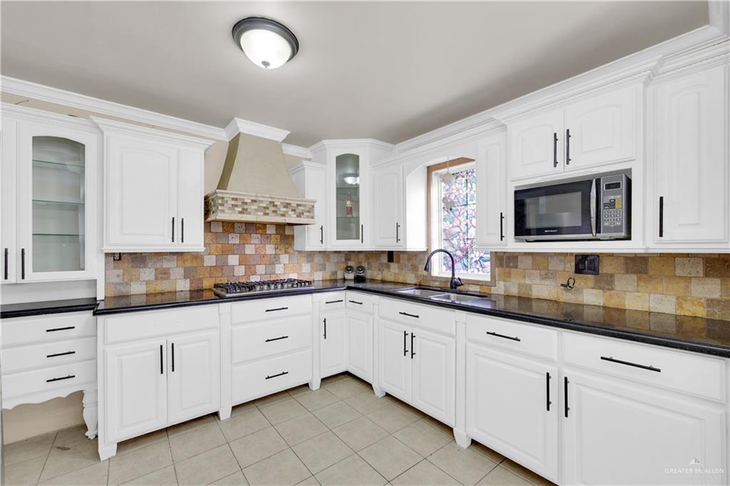 6504 Justin Street Mission, TX 78574 - Photo 7 of 22