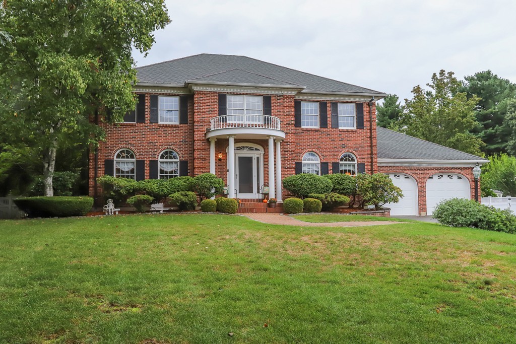 34 Wildwood Road Danvers, MA 01923 - Photo 1 of 25 Gallery Image 1