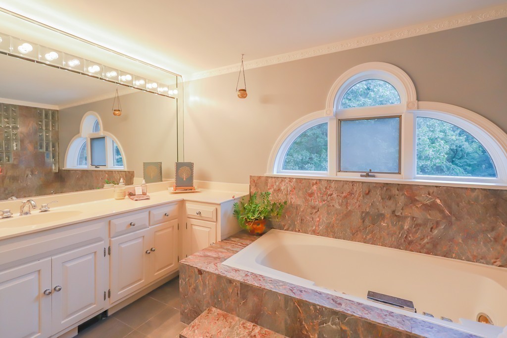 34 Wildwood Road Danvers, MA 01923 - Photo 16 of 25 Gallery Image 16