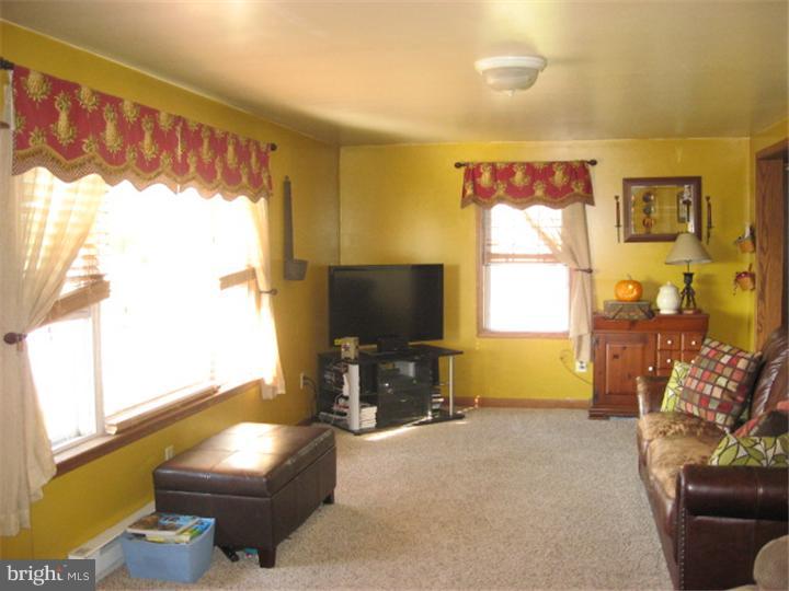 44 Garrison Road Elmer, NJ 08318 - Photo 4 of 25 Living Room