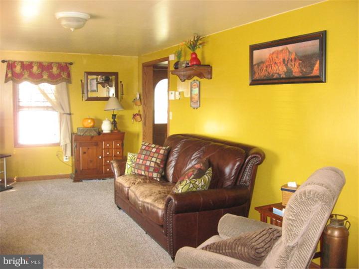44 Garrison Road Elmer, NJ 08318 - Photo 5 of 25 Living Room